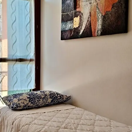 La Casa Al Mare Di Rossella Apartment *