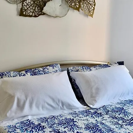 Apartment La Casa Al Mare Di Rossella *