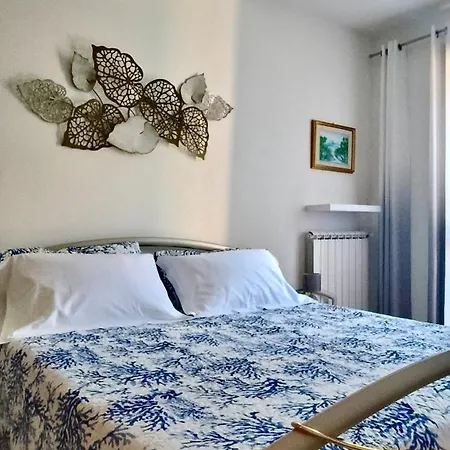 La Casa Al Mare Di Rossella Apartment *